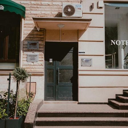 Bloom Suites Пристина Екстериор снимка