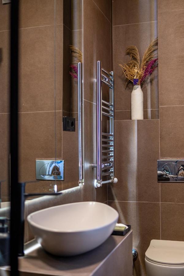 Bloom Suites Пристина Екстериор снимка