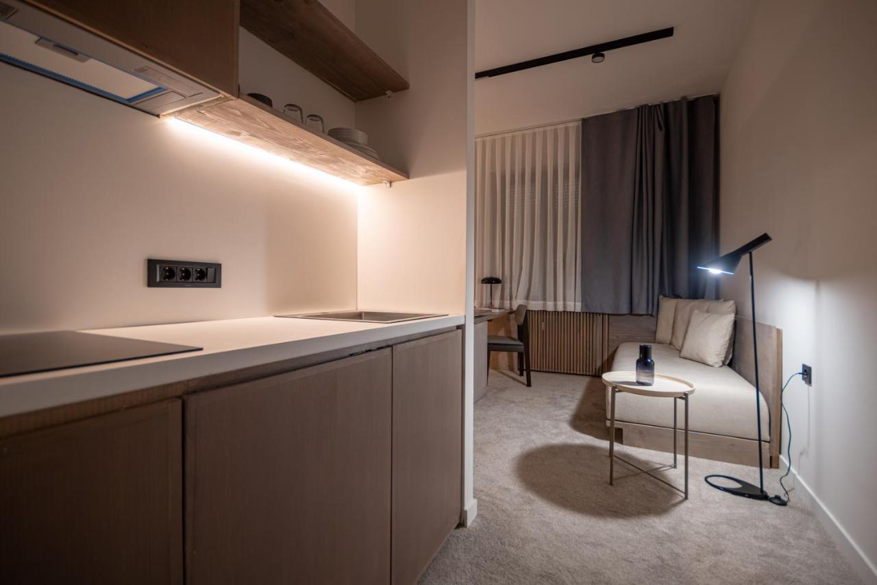 Bloom Suites Пристина Екстериор снимка