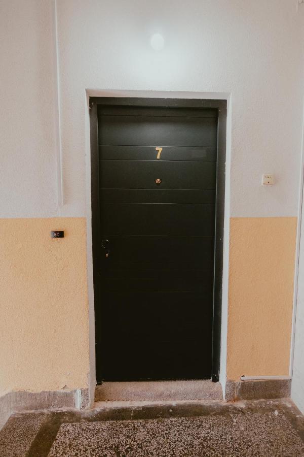Bloom Suites Пристина Екстериор снимка