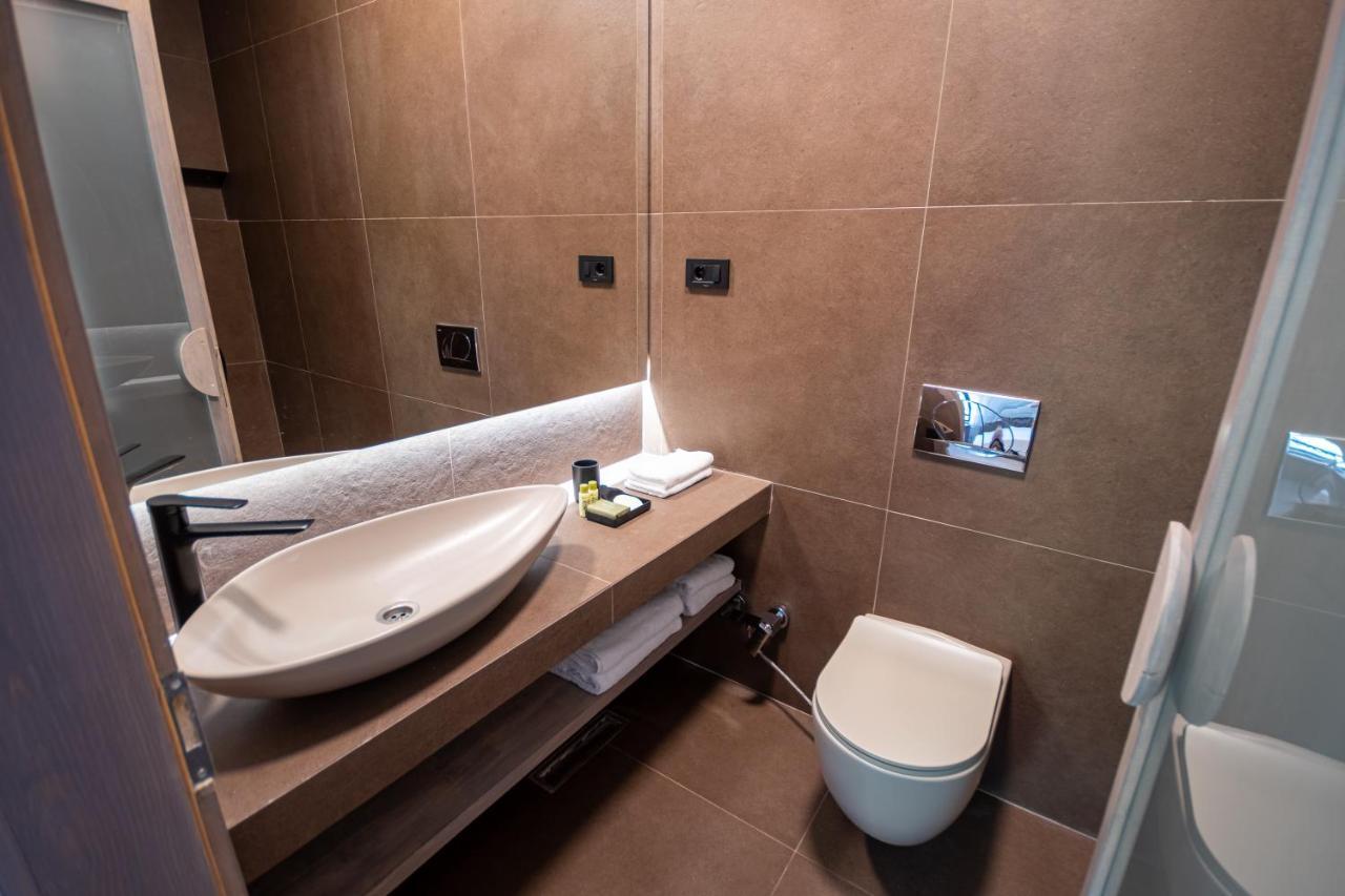 Bloom Suites Пристина Екстериор снимка