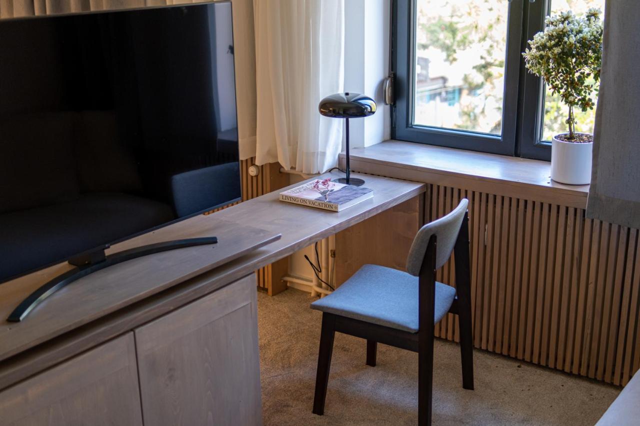 Bloom Suites Пристина Екстериор снимка