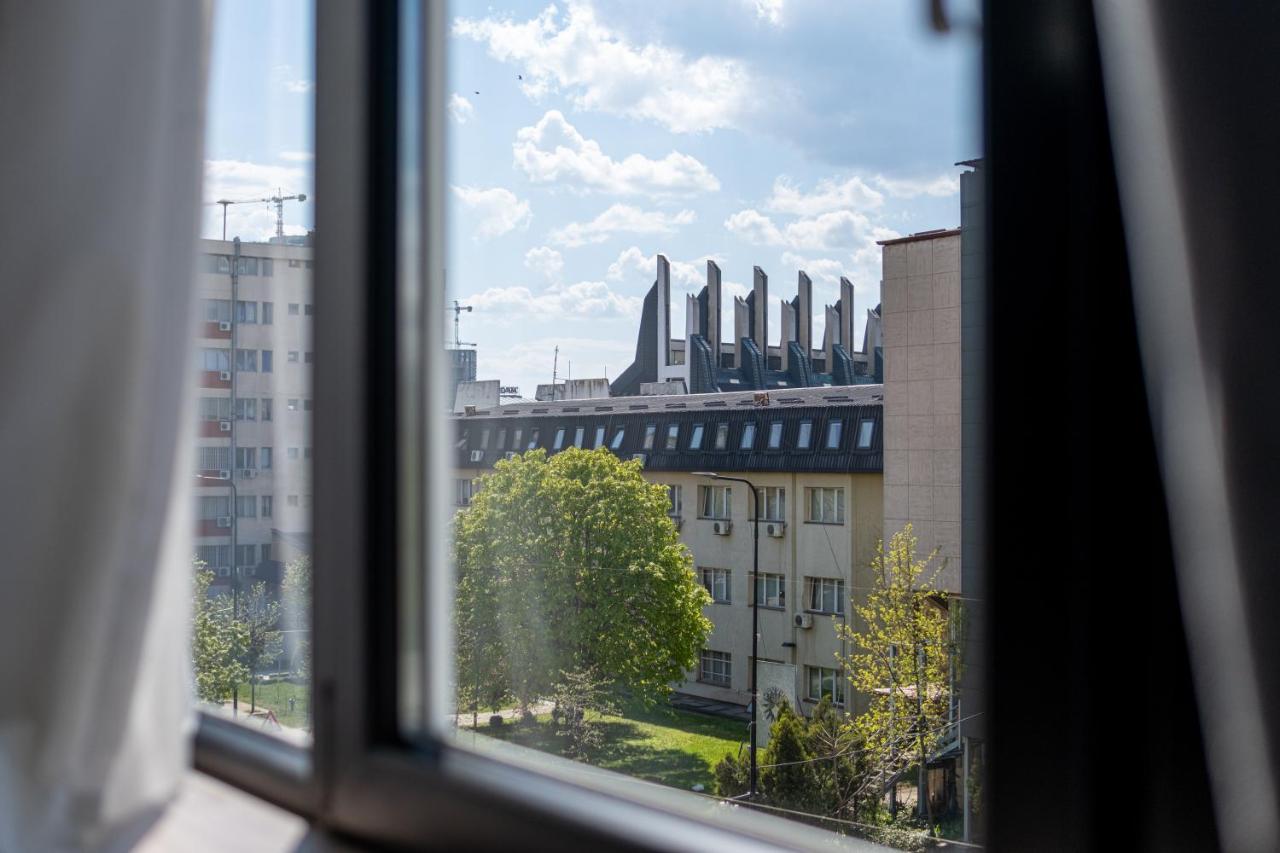 Bloom Suites Пристина Екстериор снимка