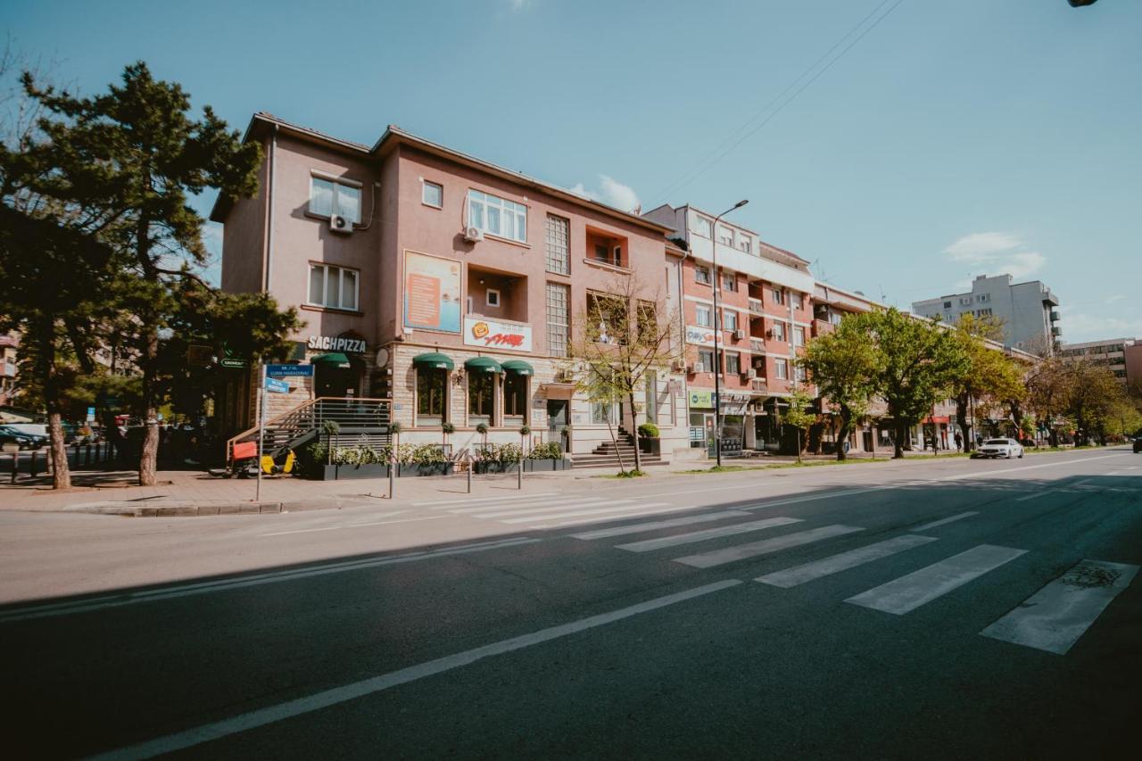 Bloom Suites Пристина Екстериор снимка