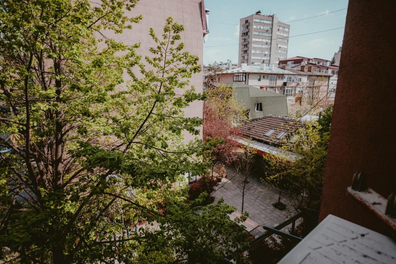Bloom Suites Пристина Екстериор снимка
